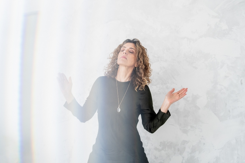 Flow & Soul – Joga Kobiecej Mocy: jak wzmacnia pewność siebie i kobiecość?