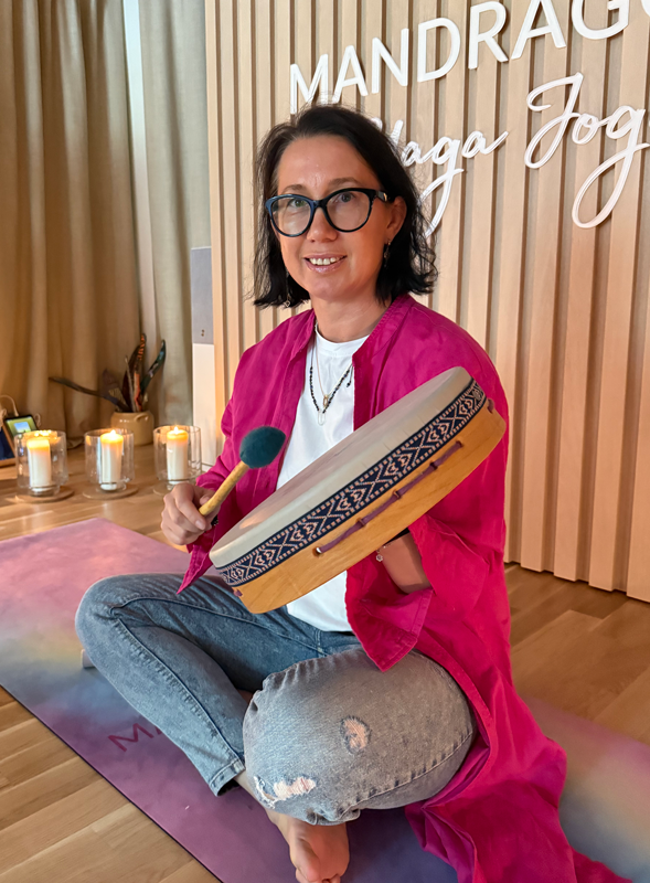 Iwona-Ferdyn-koncert-mis-i-ggongow-lublin-mandragora-yaga-joga